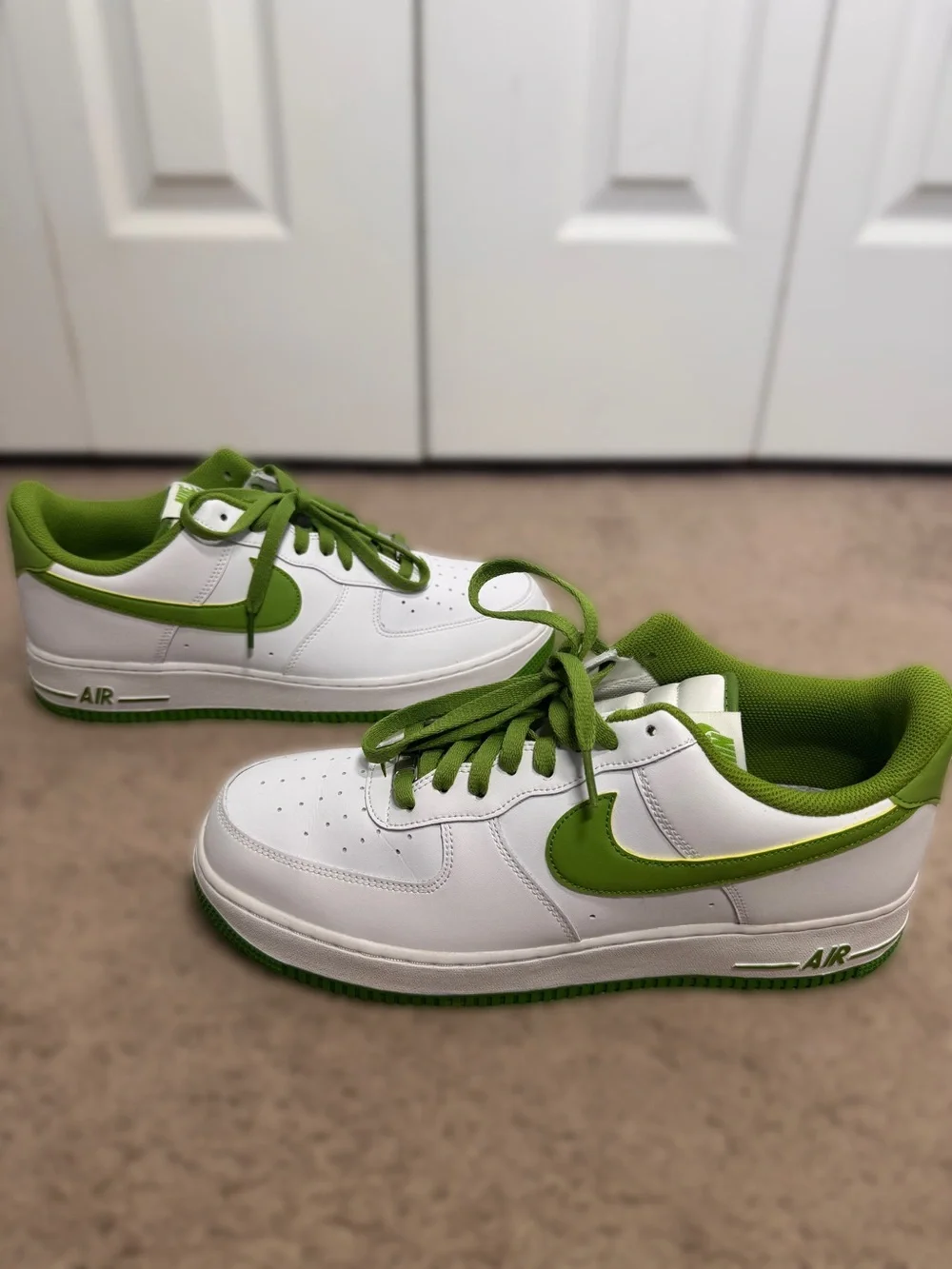 Nike Air Force 1 Low '07 White Chlorophyll Men’s Sz 12 Bright Green